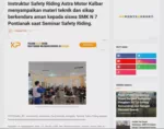 Instruktur Safety Riding Astra Motor Kalbar menyampaikan materi teknik dan sikap berkendara aman kepada siswa SMK N 7 Pontianak saat Seminar Safety Riding.