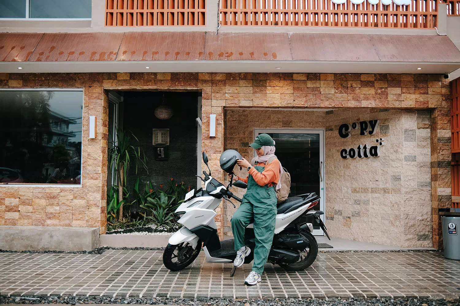 Barang Ini Gak Boleh Kamu Simpan di Dalam Jok Motor